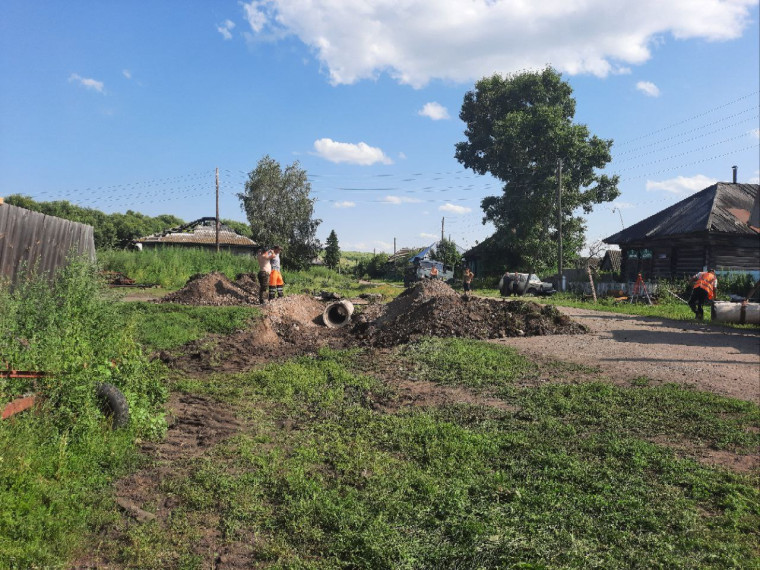 В селе Екатериновка ведутся ремонтные работы автодороги.